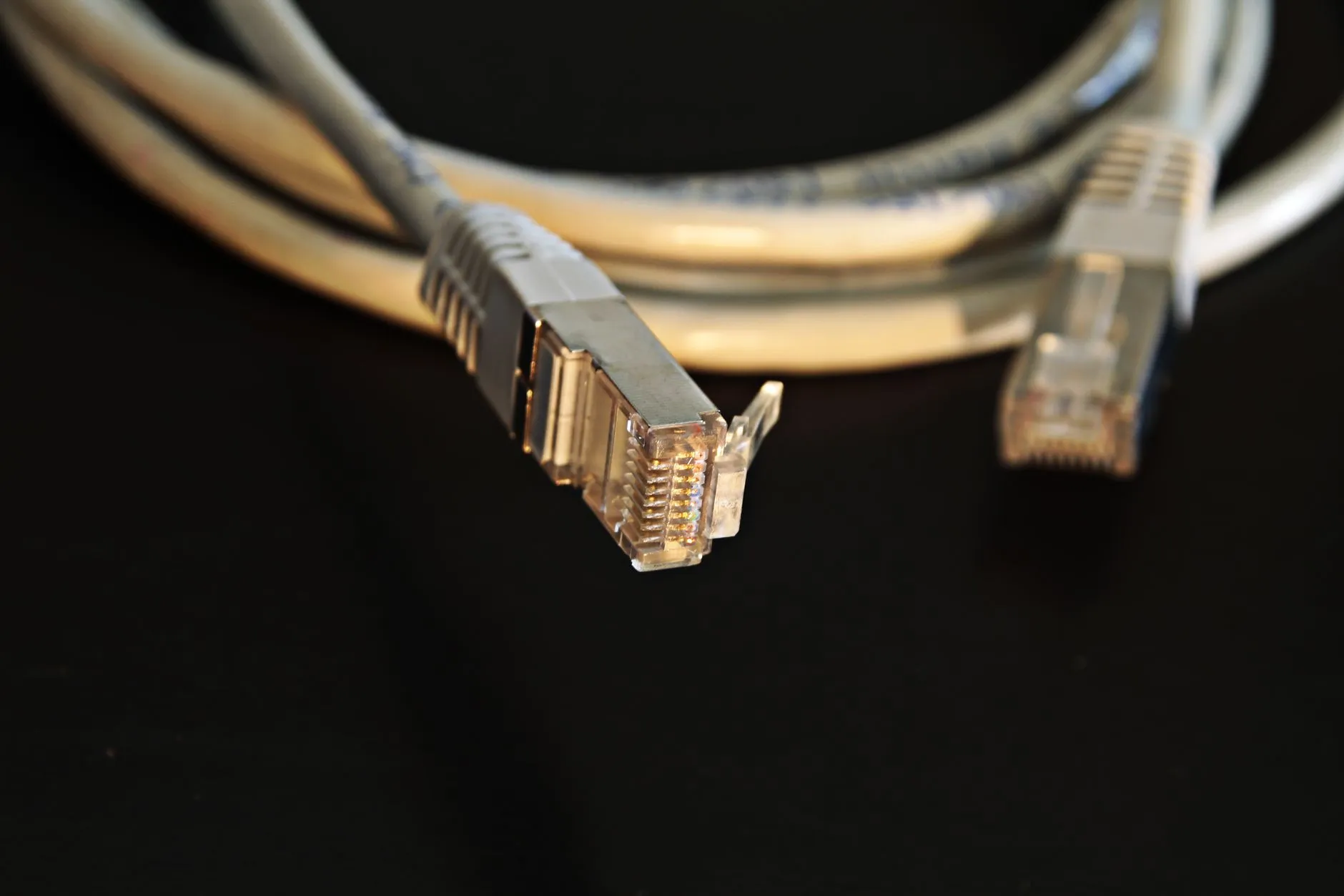 变频柜与PLC控制柜在工业自动化系统中的协同应用方案