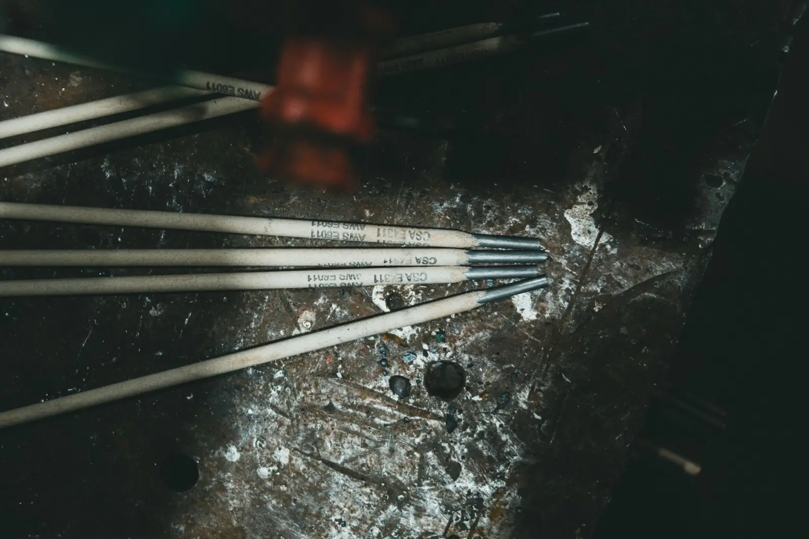 云南工厂配电柜选型对比：PLC控制柜与变频柜的应用场景分析
